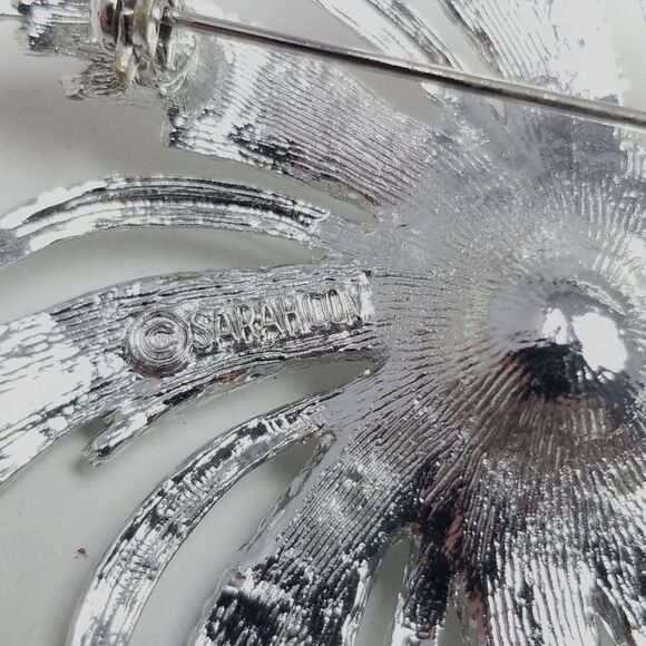 Vintage Sarah Coventry Silver Tone Flower Shape Brooch, Retro 80s Style - Picture 4 of 7